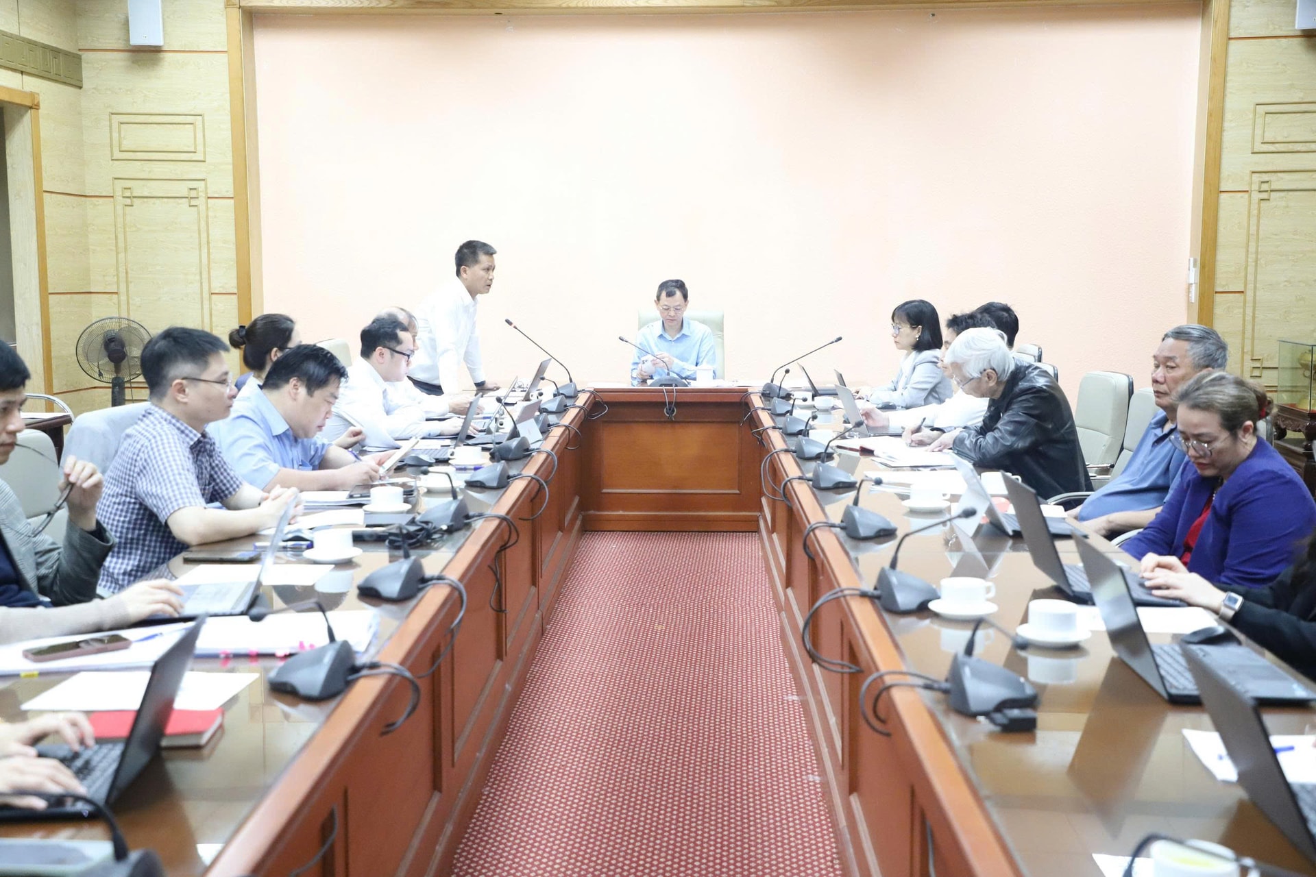 Cẩn trọng trong đăng ký lưu hành để đảm bảo chất lượng thuốc phục vụ chữa bệnh, cứu người- Ảnh 2.