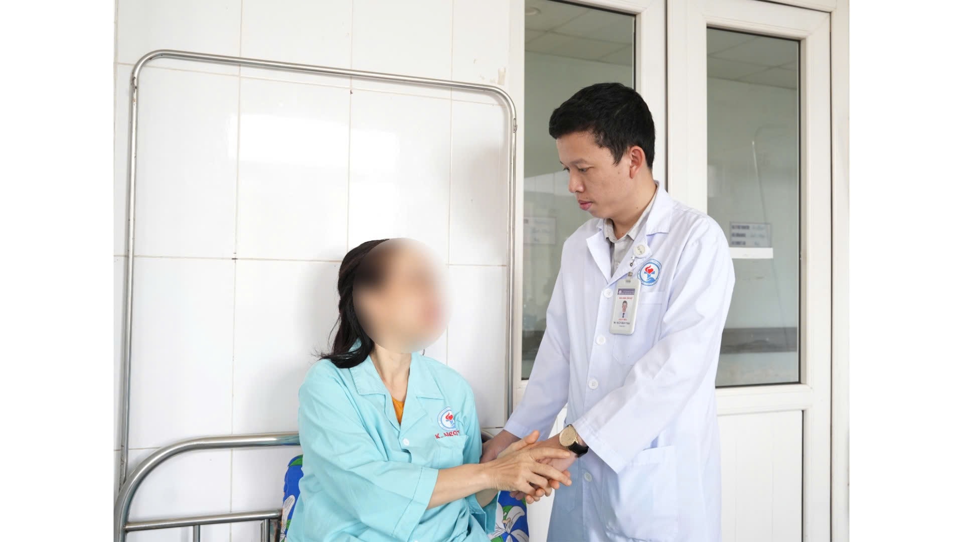 Phẫu thuật khẩn cứu người phụ nữ mất máu âm thầm suốt 2 tháng- Ảnh 1. Phẫu thuật khẩn cứu người phụ nữ mất máu âm thầm suốt 2 tháng- Ảnh 1.