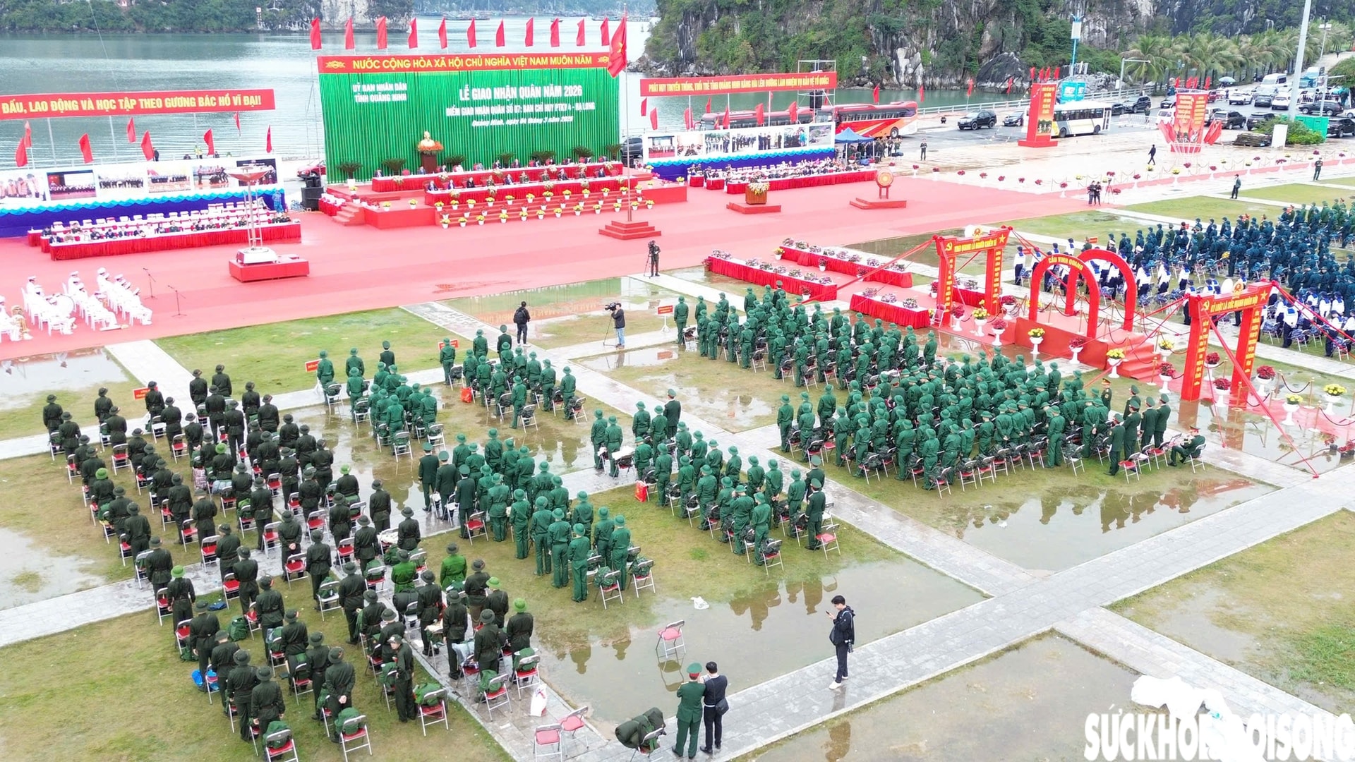 Nghẹn ngào giây phút tiễn tân binh Hải Phòng lên đường nhập ngũ trong Ngày hội tòng quân 2026- Ảnh 10. Nghẹn ngào giây phút tiễn tân binh Hải Phòng lên đường nhập ngũ trong Ngày hội tòng quân 2026- Ảnh 10.