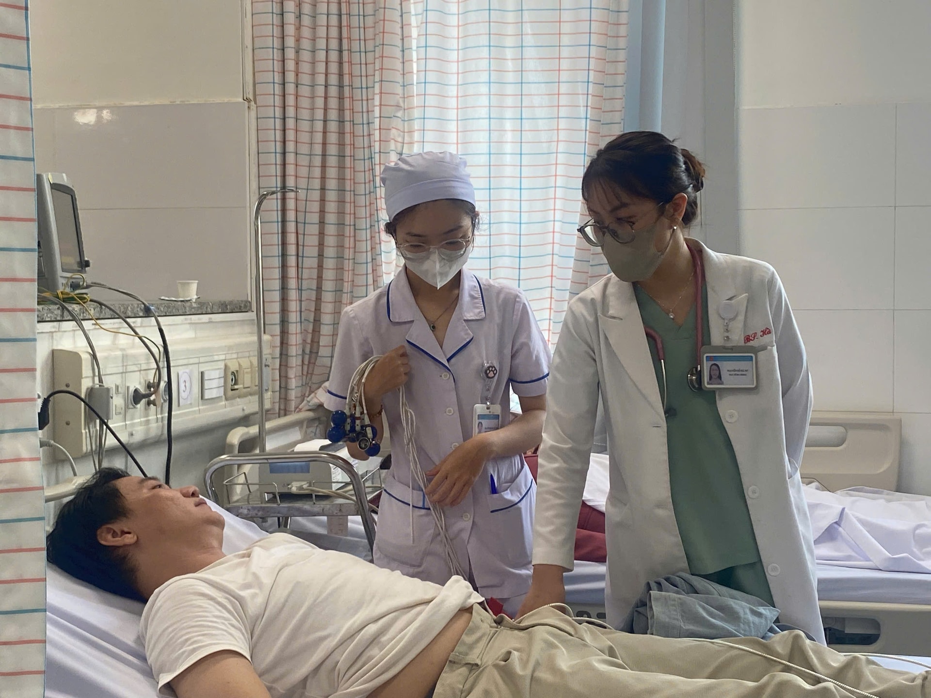 Đã có 54 người nhập viện sau ăn bánh mì tại Vũng Tàu, Bộ Y tế yêu cầu truy xuất nguồn gốc thực phẩm- Ảnh 1.