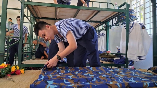 Ngày đầu tiên của tân binh ở Vùng 3 Hải quân- Ảnh 3. Ngày đầu tiên của tân binh ở Vùng 3 Hải quân- Ảnh 3.