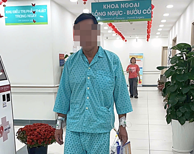 Bệnh viện Bình Dân phẫu thuật robot cắt phổi biệt lập, xử trí dị tật hiếm gặp trong lồng ngực- Ảnh 2. Bệnh viện Bình Dân phẫu thuật robot cắt phổi biệt lập, xử trí dị tật hiếm gặp trong lồng ngực- Ảnh 2.