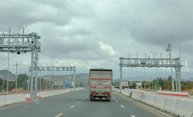 Ngày đầu thu phí ETC, hai tuyến cao tốc Vĩnh Hảo – Phan Thiết, Phan Thiết – Dầu Giây phát sinh nhiều lỗi- Ảnh 1. Ngày đầu thu phí ETC, hai tuyến cao tốc Vĩnh Hảo – Phan Thiết, Phan Thiết – Dầu Giây phát sinh nhiều lỗi- Ảnh 1.