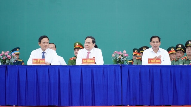 Chủ tịch Quốc hội Trần Thanh Mẫn dự lễ tiễn tân binh lên đường nhập ngũ- Ảnh 1.