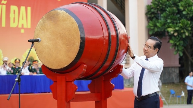 Chủ tịch Quốc hội Trần Thanh Mẫn dự lễ tiễn tân binh lên đường nhập ngũ- Ảnh 7.