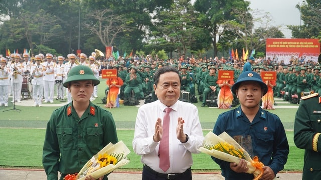 Chủ tịch Quốc hội Trần Thanh Mẫn dự lễ tiễn tân binh lên đường nhập ngũ- Ảnh 2.