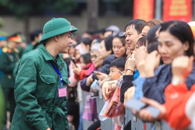 Hình ảnh đẹp về thanh niên Hà Nội lên đường nhập ngũ - Ảnh 6. Hình ảnh đẹp về thanh niên Hà Nội lên đường nhập ngũ - Ảnh 6.