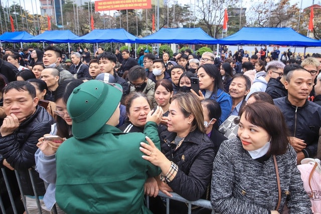 Hình ảnh đẹp về thanh niên Hà Nội lên đường nhập ngũ - Ảnh 5. Hình ảnh đẹp về thanh niên Hà Nội lên đường nhập ngũ - Ảnh 5.