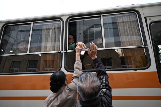 Hình ảnh đẹp về thanh niên Hà Nội lên đường nhập ngũ - Ảnh 7. Hình ảnh đẹp về thanh niên Hà Nội lên đường nhập ngũ - Ảnh 7.