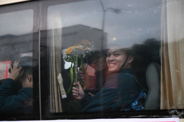 Hình ảnh đẹp về thanh niên Hà Nội lên đường nhập ngũ - Ảnh 8. Hình ảnh đẹp về thanh niên Hà Nội lên đường nhập ngũ - Ảnh 8.