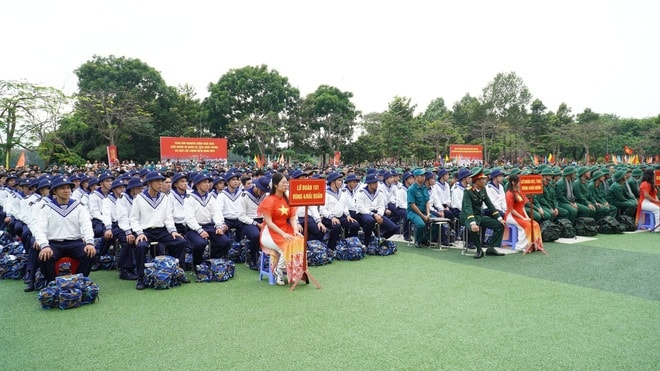 Chủ tịch Quốc hội Trần Thanh Mẫn dự lễ tiễn tân binh lên đường nhập ngũ- Ảnh 5.