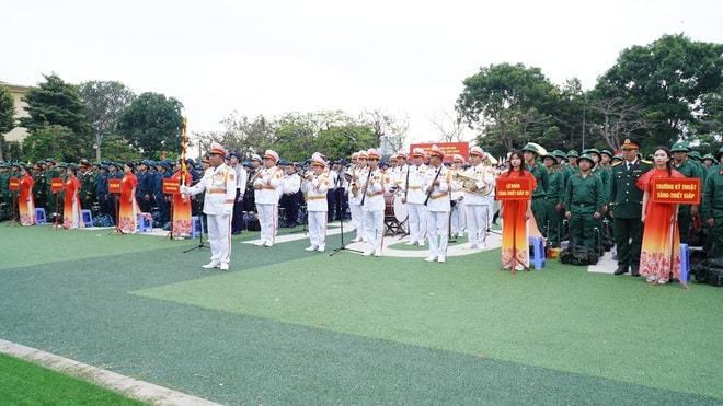 Chủ tịch Quốc hội Trần Thanh Mẫn dự lễ tiễn tân binh lên đường nhập ngũ- Ảnh 4.