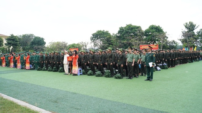 Chủ tịch Quốc hội Trần Thanh Mẫn dự lễ tiễn tân binh lên đường nhập ngũ- Ảnh 6.