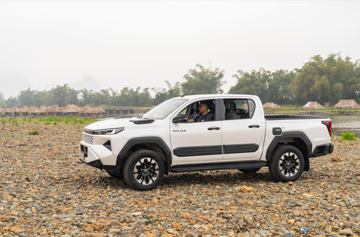 Việt Hoàng trải nghiệm offroad với Hilux Trailhunter. (Ảnh: NVCC)