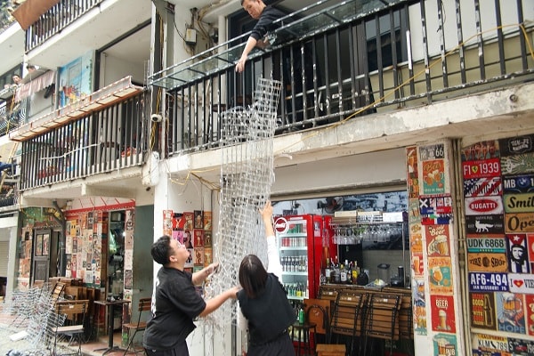 Ra quân xử lý ‘phố cà phê đường tàu’, nhiều hộ kinh doanh tự giác tháo dỡ- Ảnh 3.