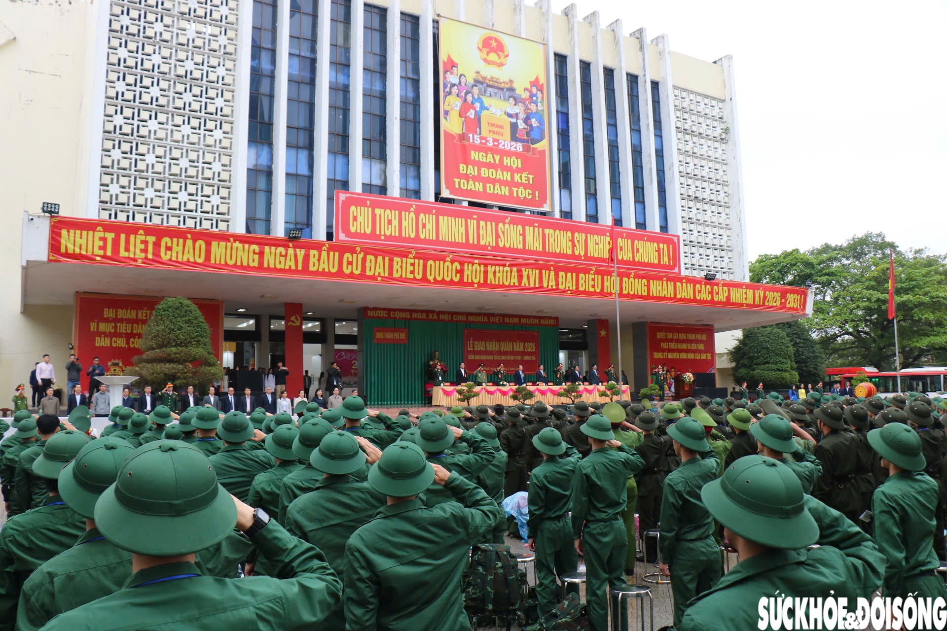 Những khoảnh khắc đẹp trong ngày hội tòng quân ở Huế- Ảnh 1. Những khoảnh khắc đẹp trong ngày hội tòng quân ở Huế- Ảnh 1.