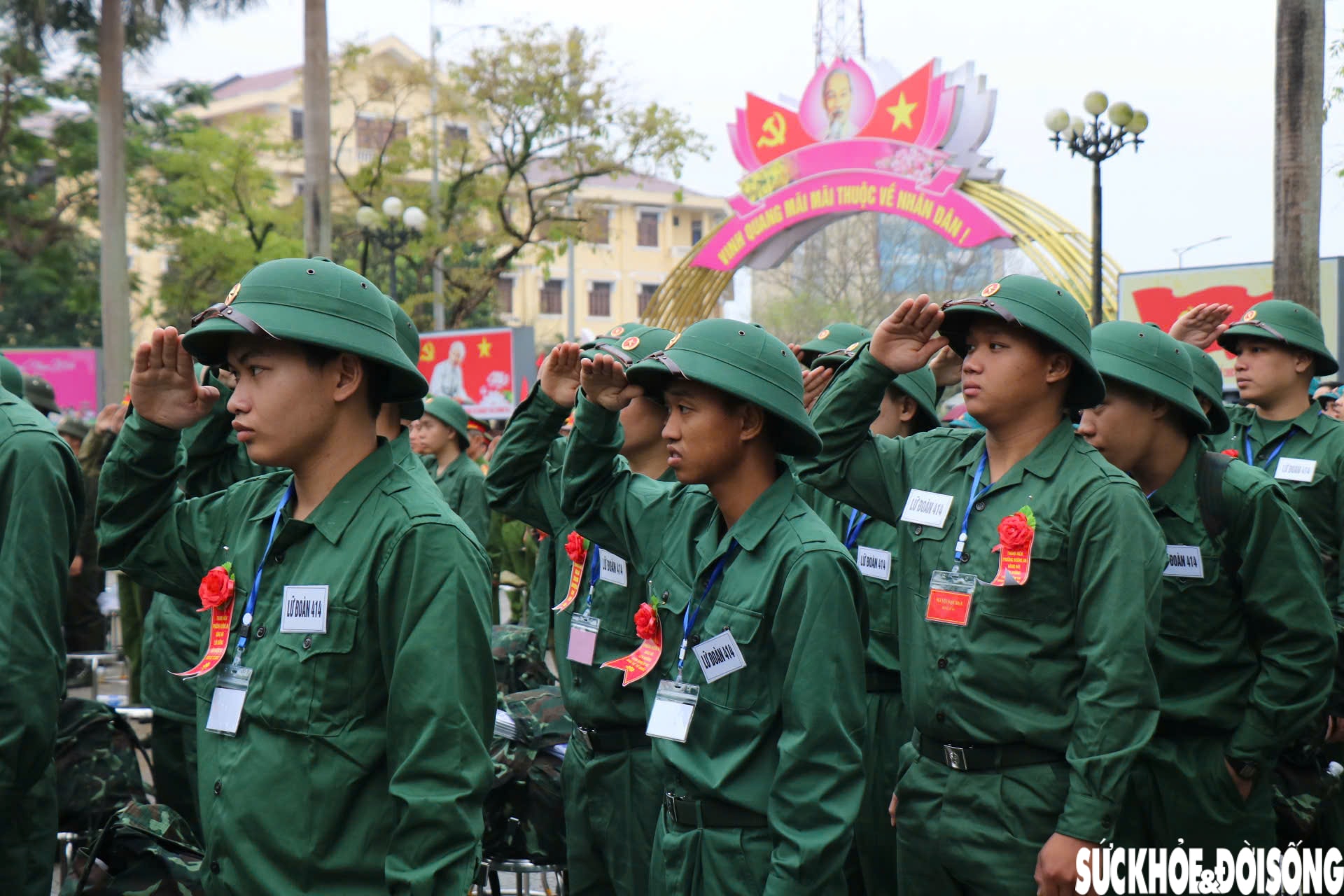 Những khoảnh khắc đẹp trong ngày hội tòng quân ở Huế- Ảnh 2. Những khoảnh khắc đẹp trong ngày hội tòng quân ở Huế- Ảnh 2.