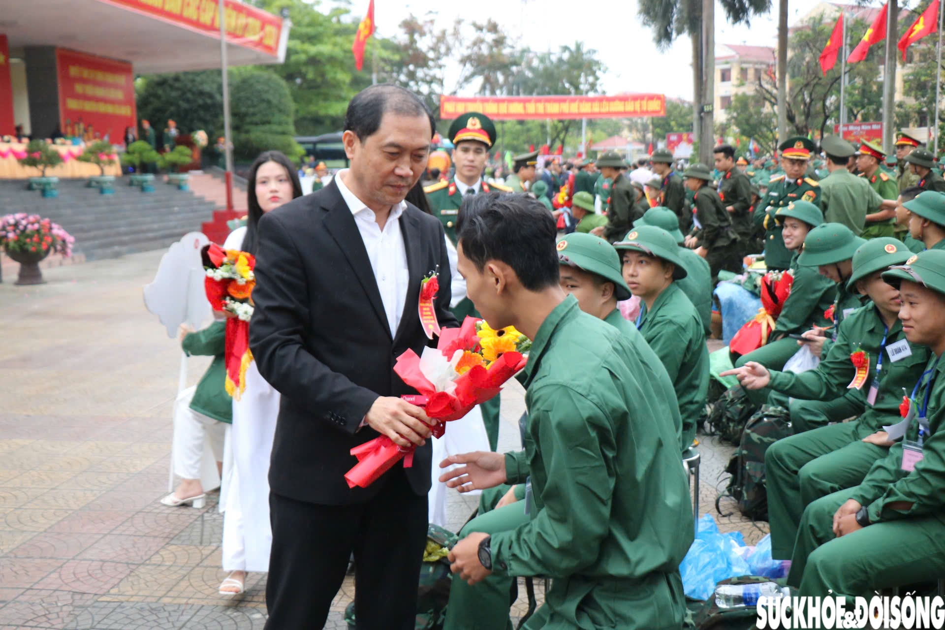 Những khoảnh khắc đẹp trong ngày hội tòng quân ở Huế- Ảnh 10. Những khoảnh khắc đẹp trong ngày hội tòng quân ở Huế- Ảnh 10.