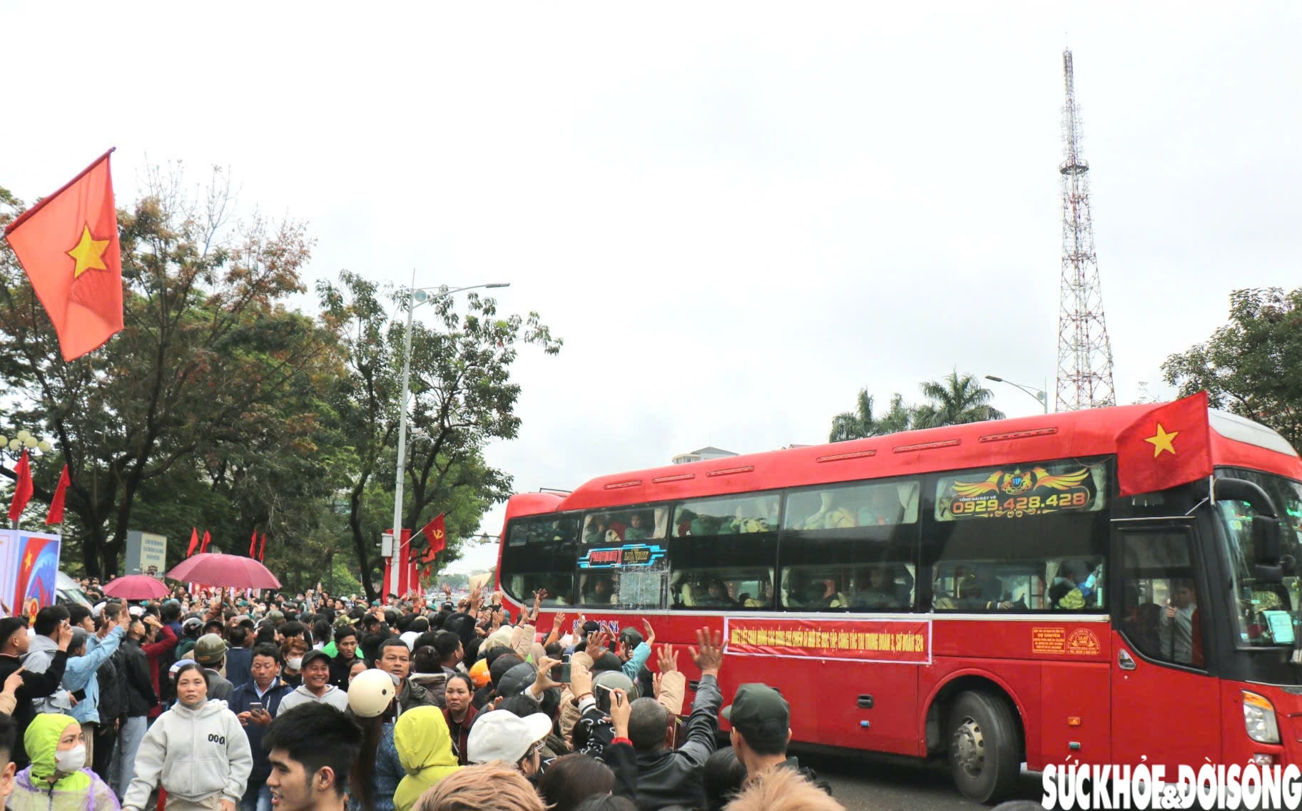 Những khoảnh khắc đẹp trong ngày hội tòng quân ở Huế- Ảnh 14. Những khoảnh khắc đẹp trong ngày hội tòng quân ở Huế- Ảnh 14.