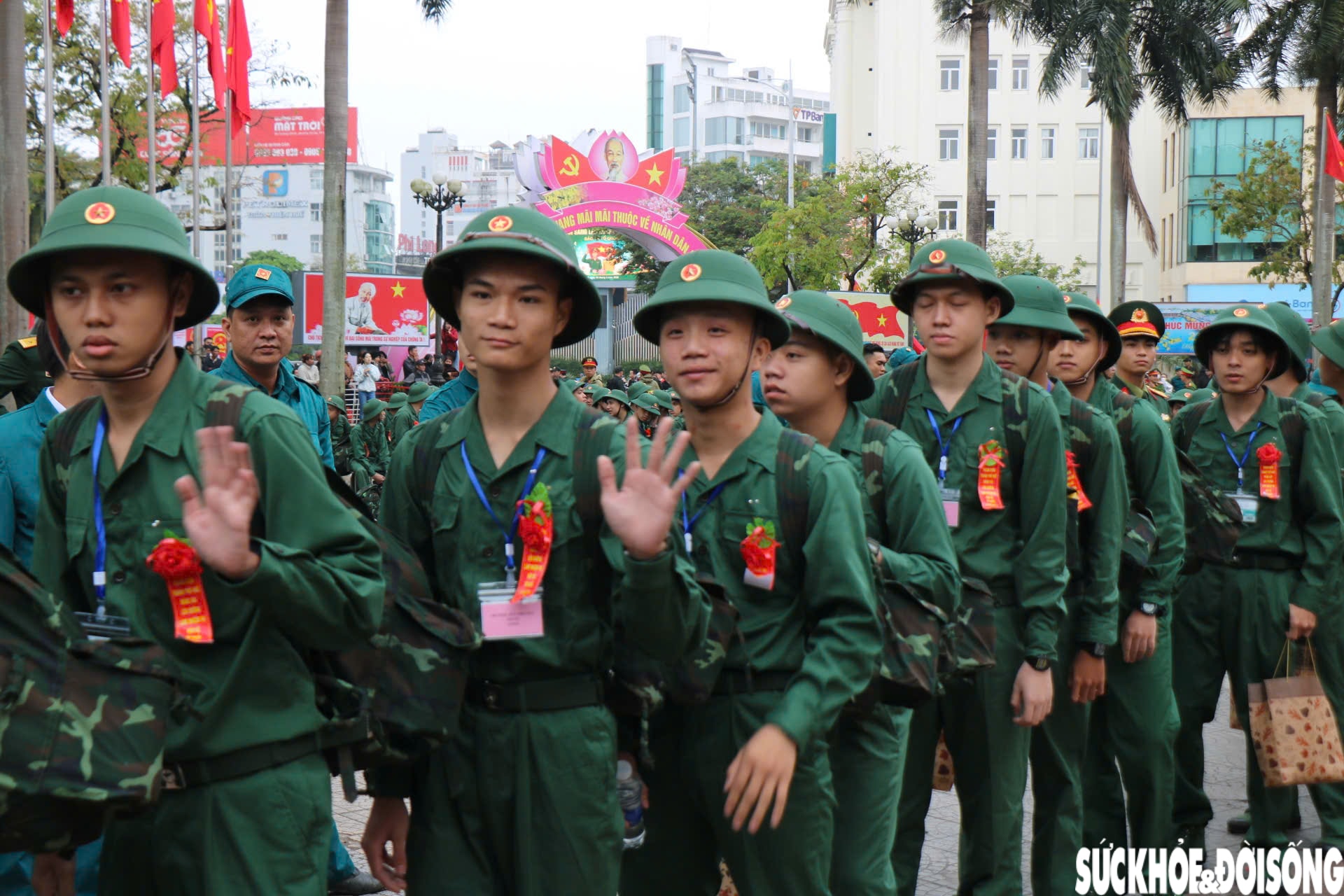 Những khoảnh khắc đẹp trong ngày hội tòng quân ở Huế- Ảnh 12. Những khoảnh khắc đẹp trong ngày hội tòng quân ở Huế- Ảnh 12.
