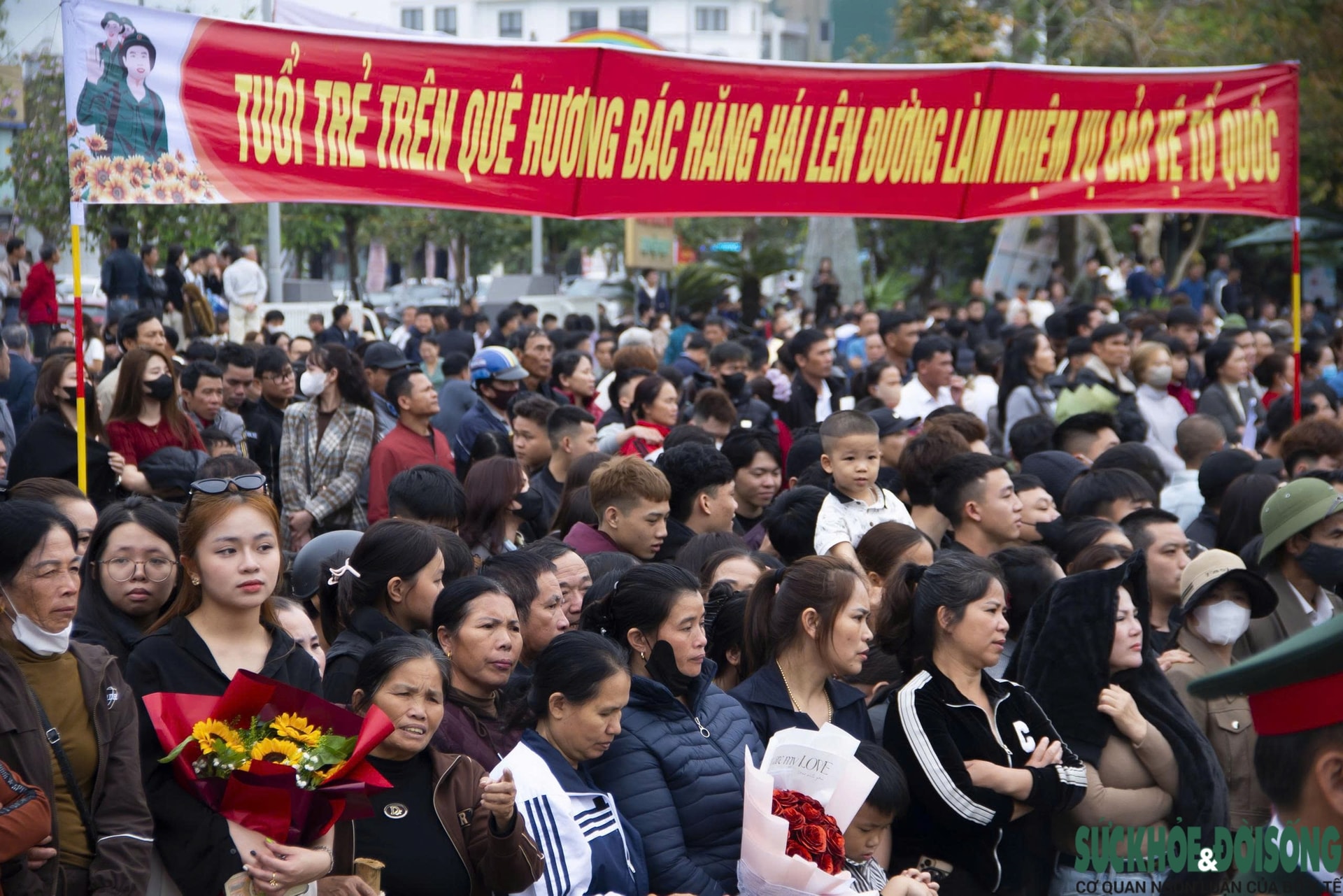 Những khoảnh khắc xúc động trong ngày tiễn quân lên đường nhập ngũ ở Nghệ An- Ảnh 5. Những khoảnh khắc xúc động trong ngày tiễn quân lên đường nhập ngũ ở Nghệ An- Ảnh 5.