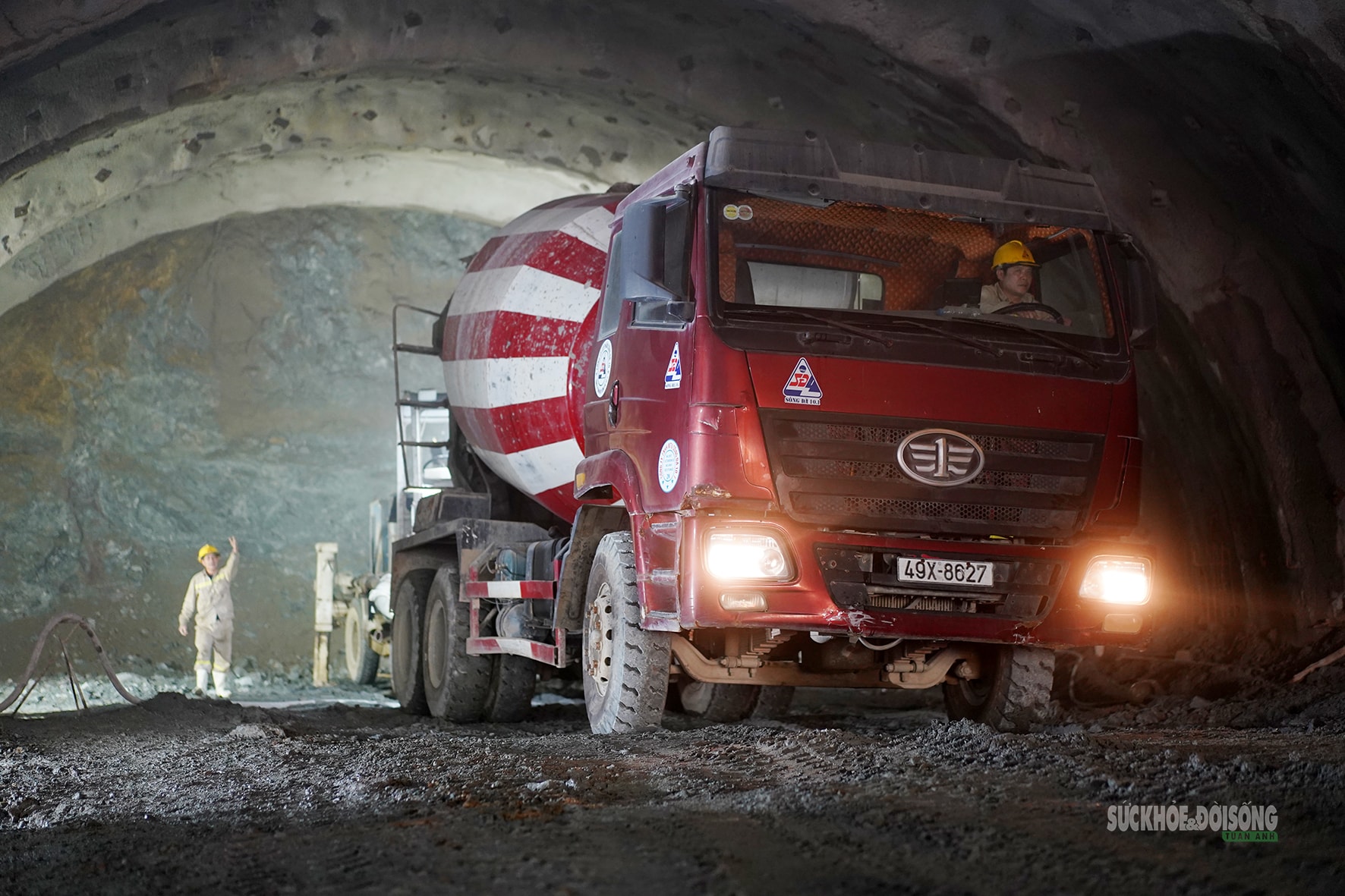 Mở rộng cao tốc Nội Bài - Lào Cai: Công trường bám tuyến, chạy đua tiến độ năm 2026- Ảnh 4.