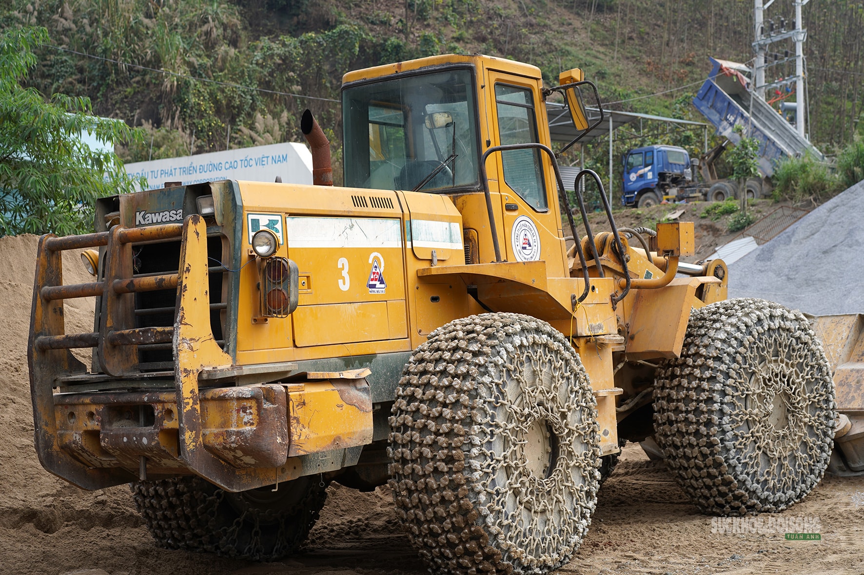 Mở rộng cao tốc Nội Bài - Lào Cai: Công trường bám tuyến, chạy đua tiến độ năm 2026- Ảnh 8.