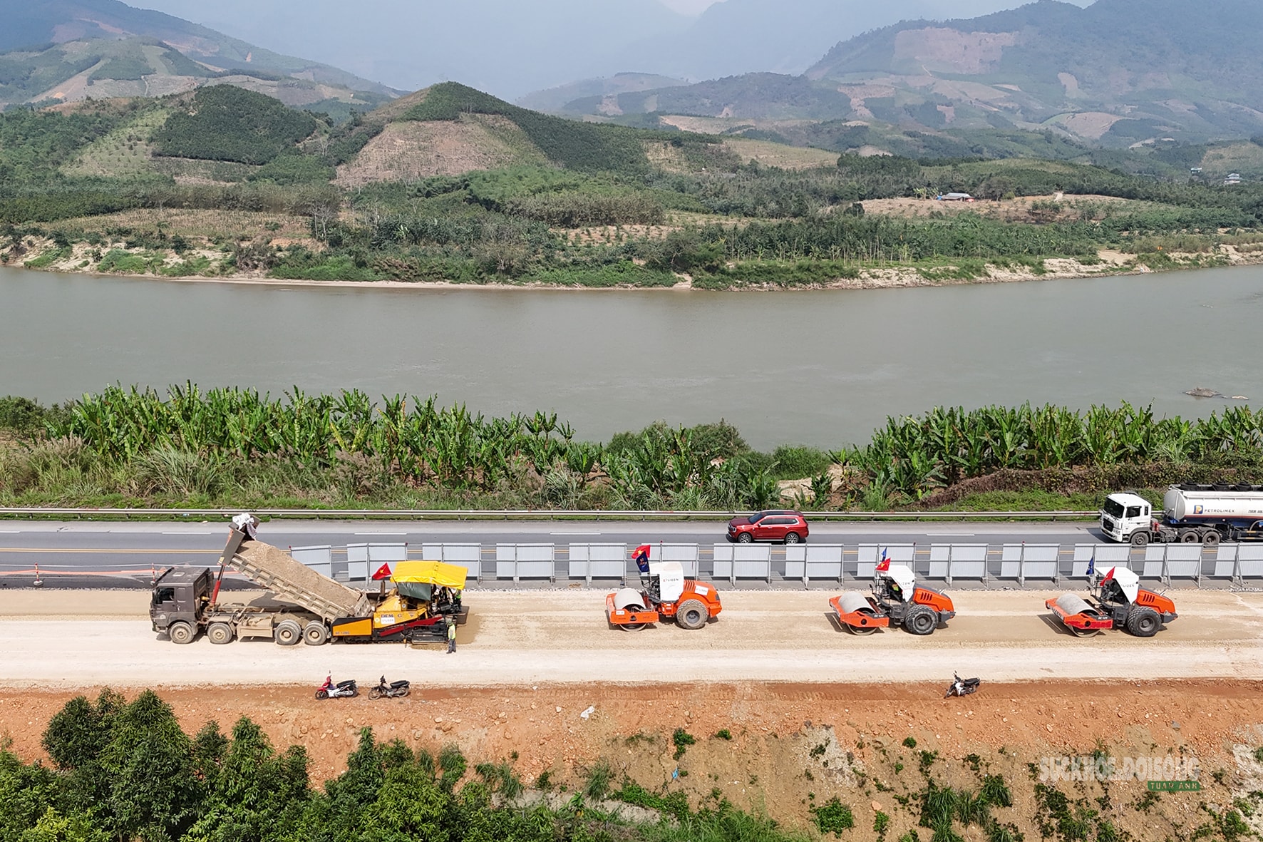 Mở rộng cao tốc Nội Bài - Lào Cai: Công trường bám tuyến, chạy đua tiến độ năm 2026- Ảnh 9.