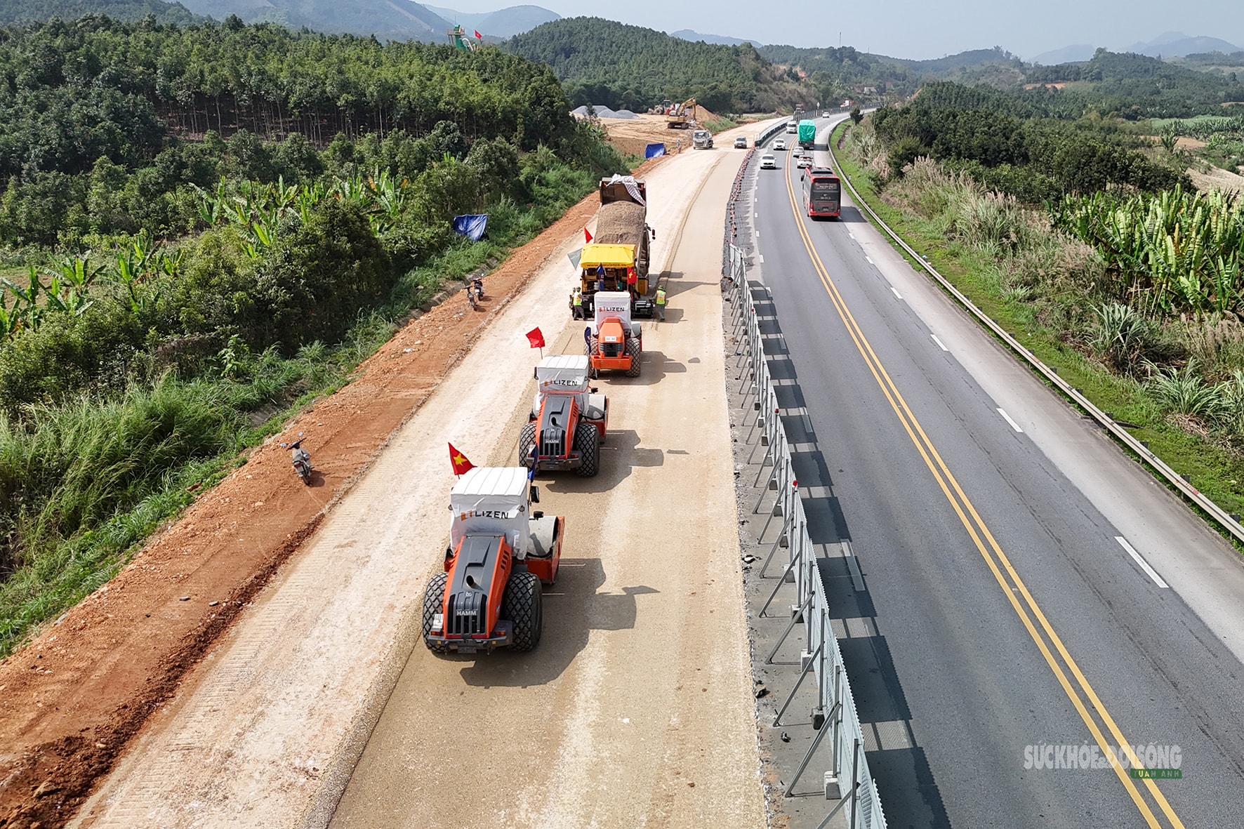 Mở rộng cao tốc Nội Bài - Lào Cai: Công trường bám tuyến, chạy đua tiến độ năm 2026- Ảnh 10.
