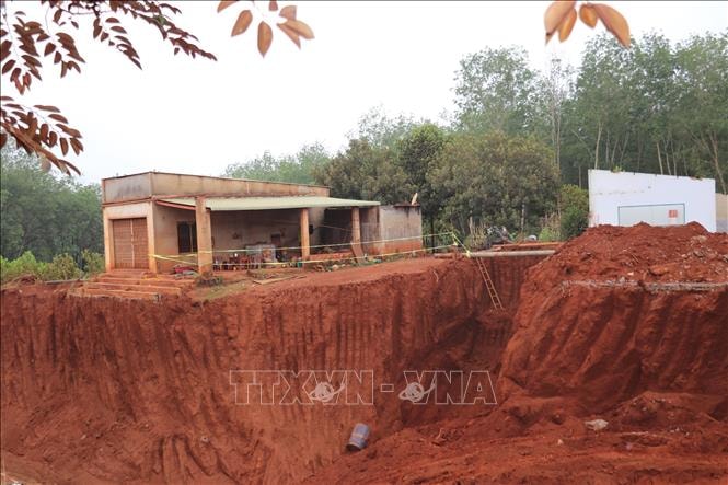 Đồng Nai dừng thi công đoạn đường khiến nhà dân chênh vênh mép vực- Ảnh 3.