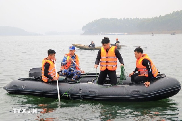 Tặng Huân chương Dũng cảm cho người cứu sống 6 nạn nhân vụ tai nạn hồ Thác Bà- Ảnh 1.