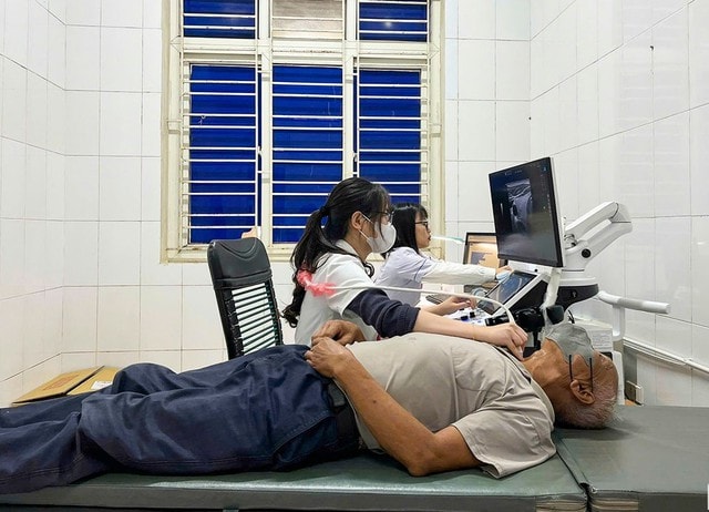 Tăng cường bác sĩ tuyến Trung ương hỗ trợ y tế Hà Tĩnh- Ảnh 2.