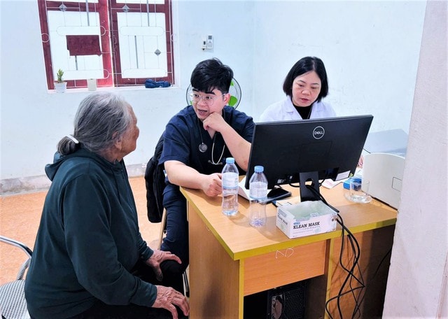 Tăng cường bác sĩ tuyến Trung ương hỗ trợ y tế Hà Tĩnh- Ảnh 1.