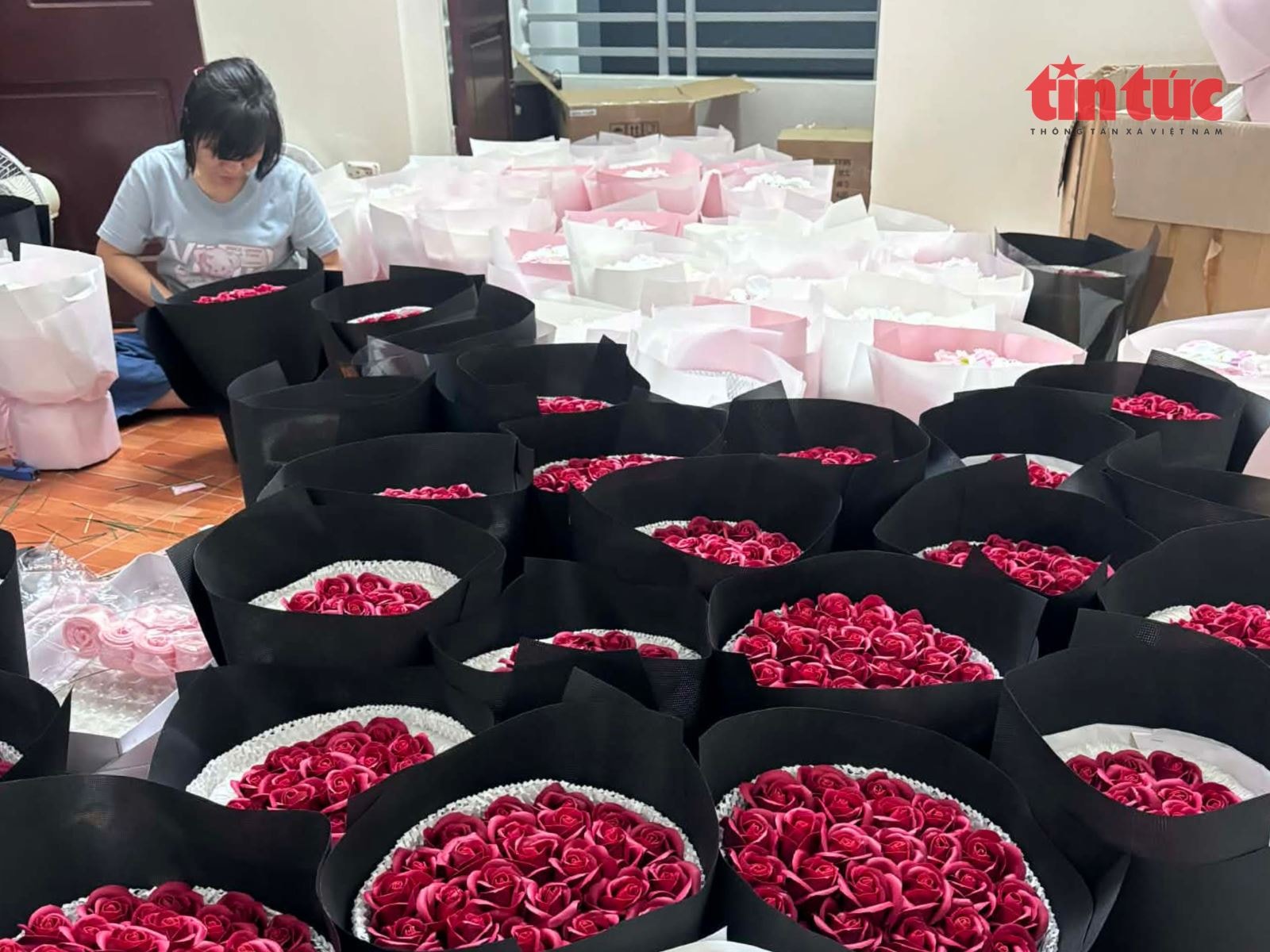 Sôi động thị trường hoa và quà tặng dịp Quốc tế Phụ nữ 8/3- Ảnh 5.