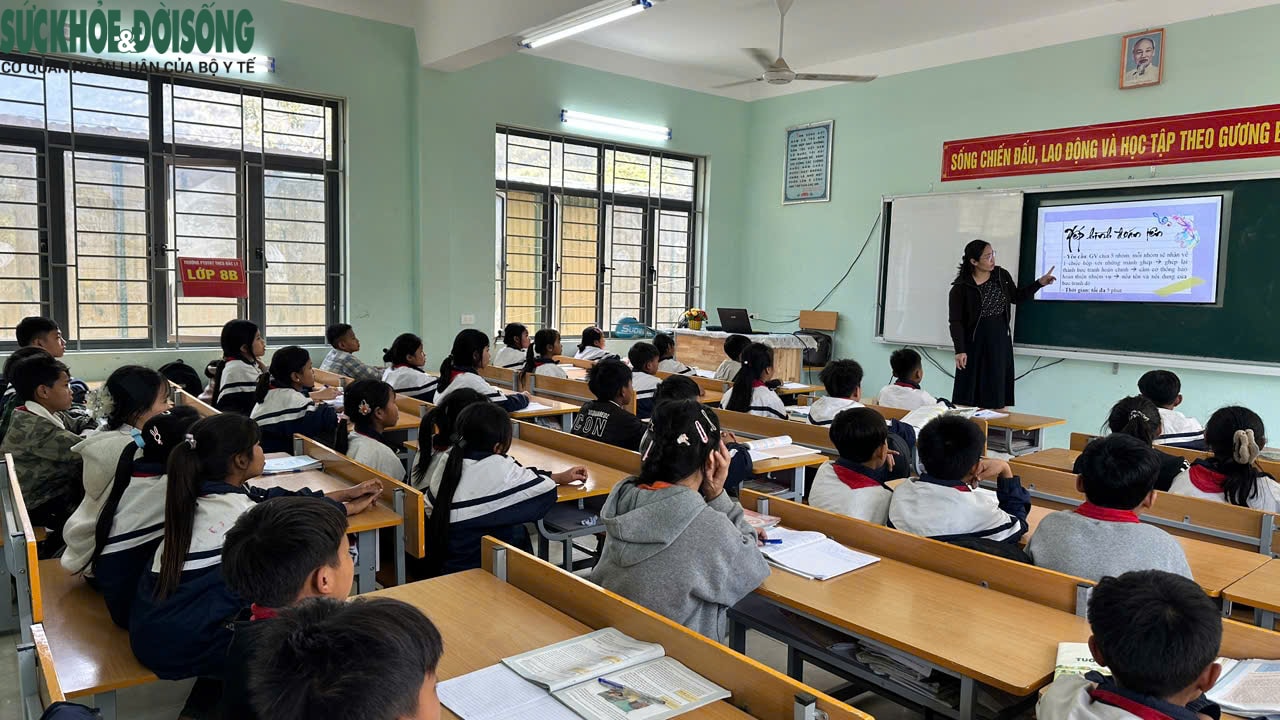 Nhường nhà dựng trường nội trú liên cấp nơi biên giới- Ảnh 1.