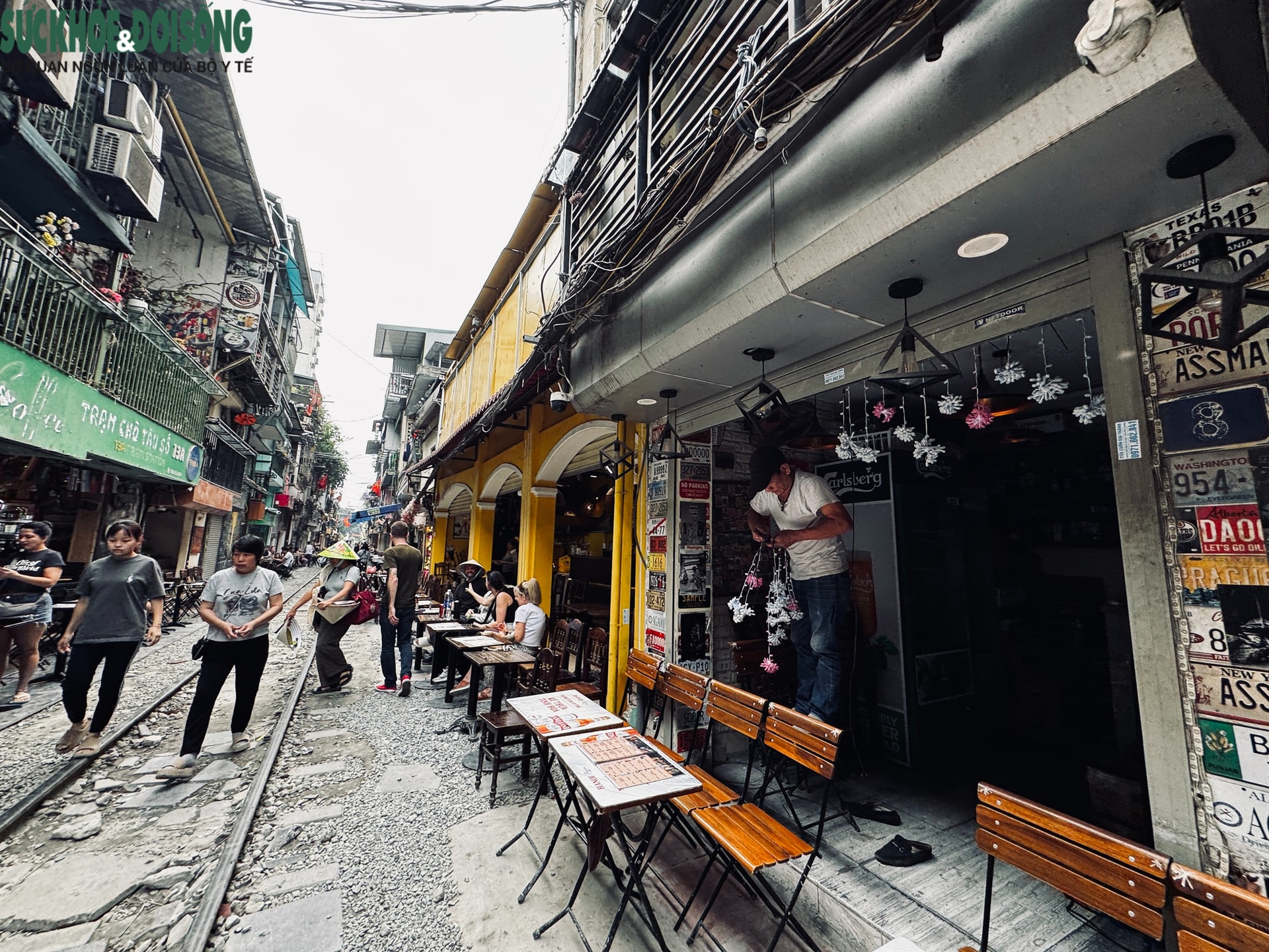 Hiện trạng 'phố cà phê đường tàu' Hoàn Kiếm sau yêu cầu tháo dỡ vi phạm- Ảnh 6.