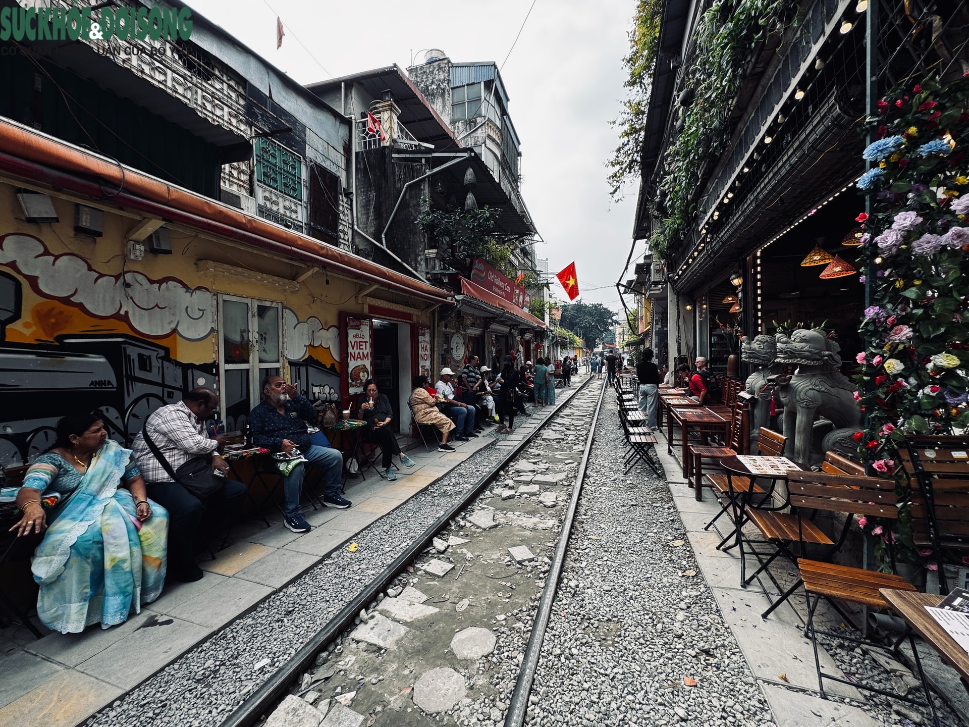 Hiện trạng 'phố cà phê đường tàu' Hoàn Kiếm sau yêu cầu tháo dỡ vi phạm- Ảnh 7.