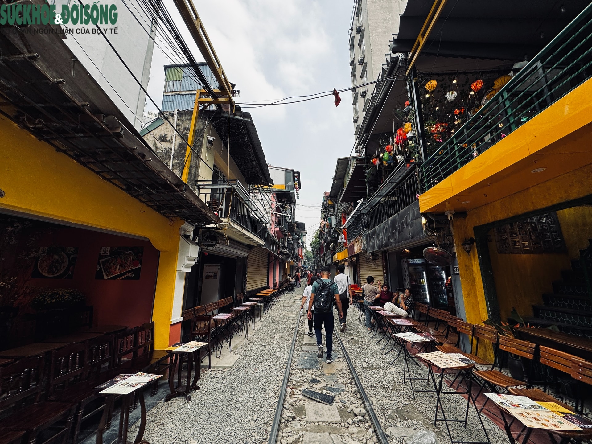 Hiện trạng 'phố cà phê đường tàu' Hoàn Kiếm sau yêu cầu tháo dỡ vi phạm- Ảnh 8.