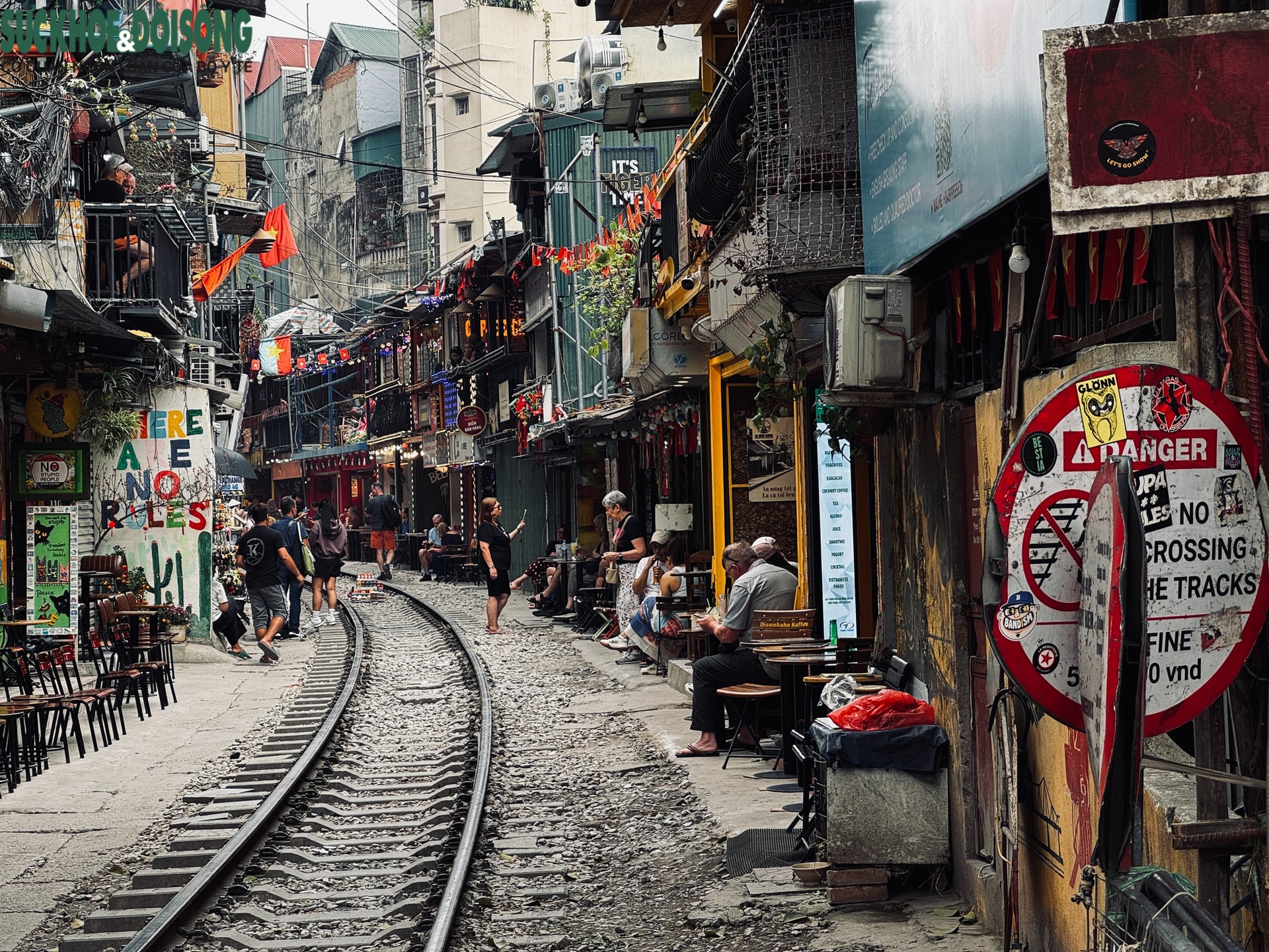 Hiện trạng 'phố cà phê đường tàu' Hoàn Kiếm sau yêu cầu tháo dỡ vi phạm- Ảnh 10.