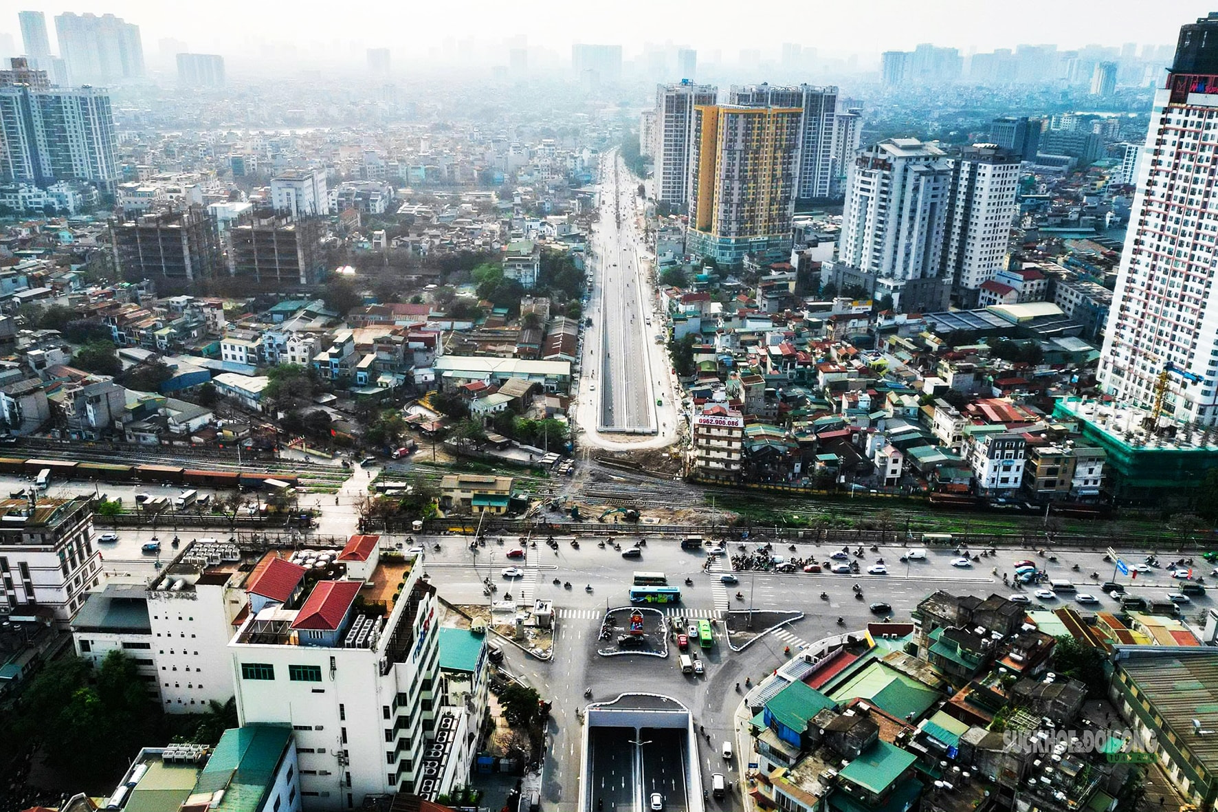 Cầu vượt sông Lừ trên Vành đai 2,5 chính thức được đưa vào khai thác sau nhiều năm chờ đợi- Ảnh 8. Cầu vượt sông Lừ trên Vành đai 2,5 chính thức được đưa vào khai thác sau nhiều năm chờ đợi- Ảnh 8.