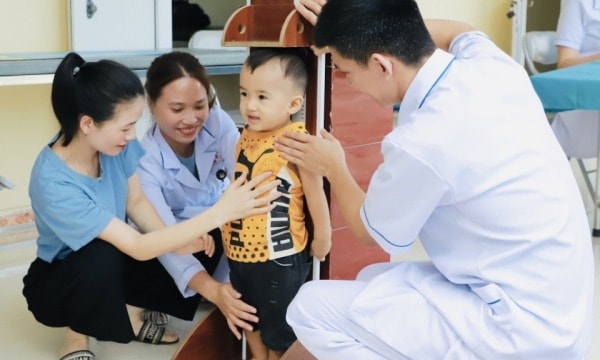 Chính phủ giao Bộ Y tế chủ trì Chương trình mục tiêu quốc gia chăm sóc sức khỏe, dân số- Ảnh 1. Chính phủ giao Bộ Y tế chủ trì Chương trình mục tiêu quốc gia chăm sóc sức khỏe, dân số- Ảnh 1.