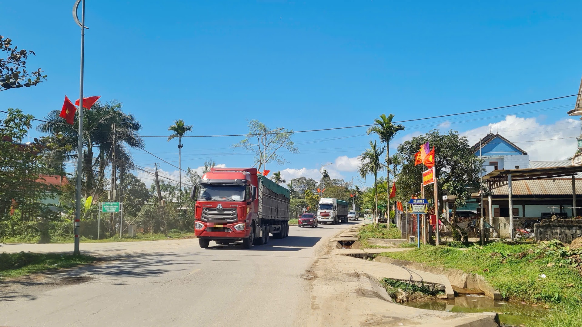 Sở Xây dựng TP Huế lên tiếng về thông tin 'cấm xe sơ mi rơ-moóc trên Quốc lộ 49'- Ảnh 1.