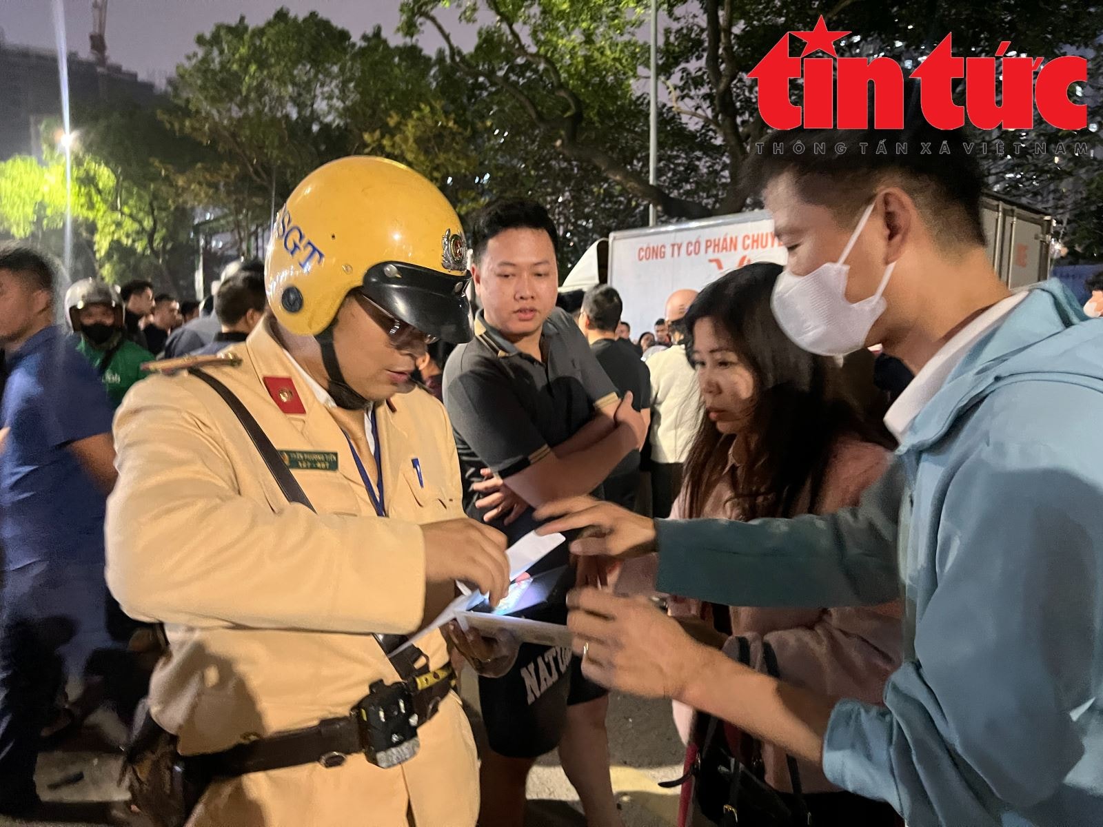 Tai nạn liên hoàn trên phố Nguyễn Chánh, có người bị thương nặng- Ảnh 7.