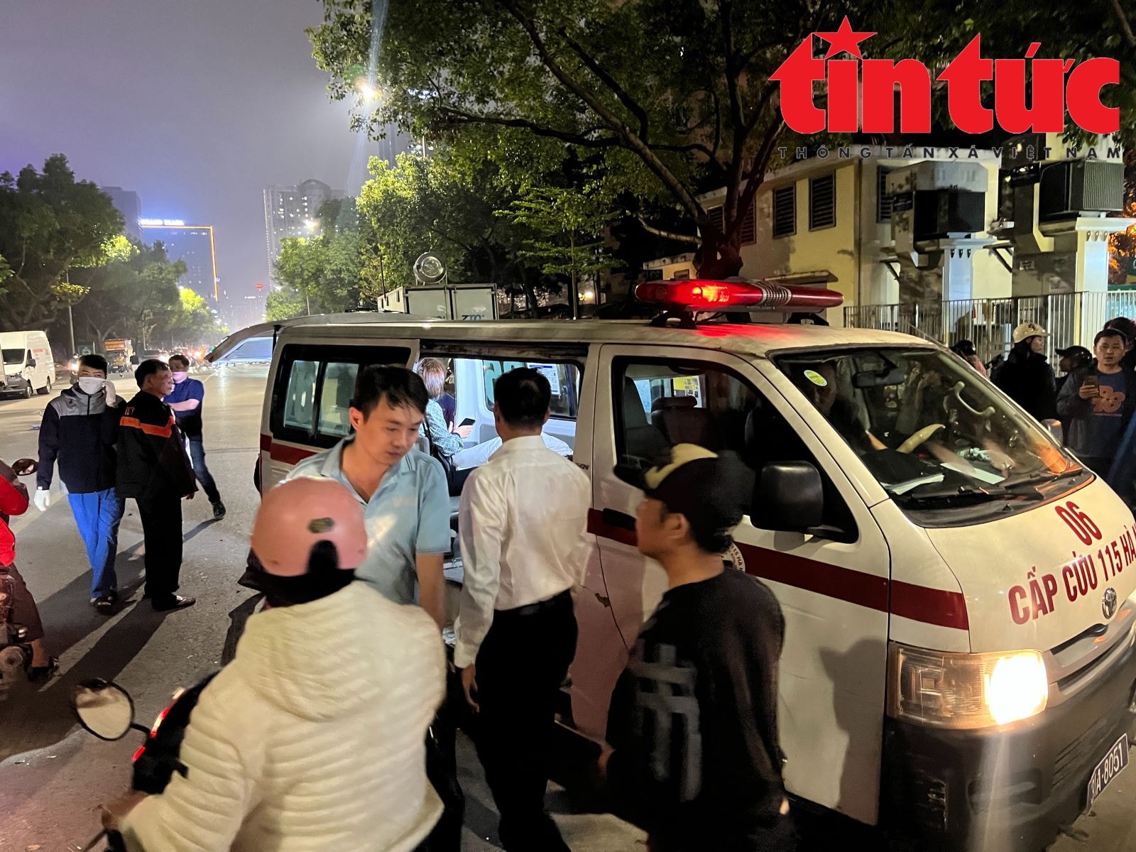 Tai nạn liên hoàn trên phố Nguyễn Chánh, có người bị thương nặng- Ảnh 6.