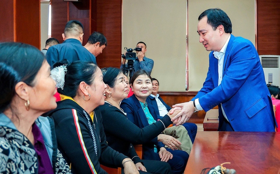 Ứng cử viên ĐBQH Vũ Văn Tiến: 'Đi xa bằng tài năng, đi bền bằng tình nghĩa và cội nguồn'- Ảnh 1. Ứng cử viên ĐBQH Vũ Văn Tiến: 'Đi xa bằng tài năng, đi bền bằng tình nghĩa và cội nguồn'- Ảnh 1.