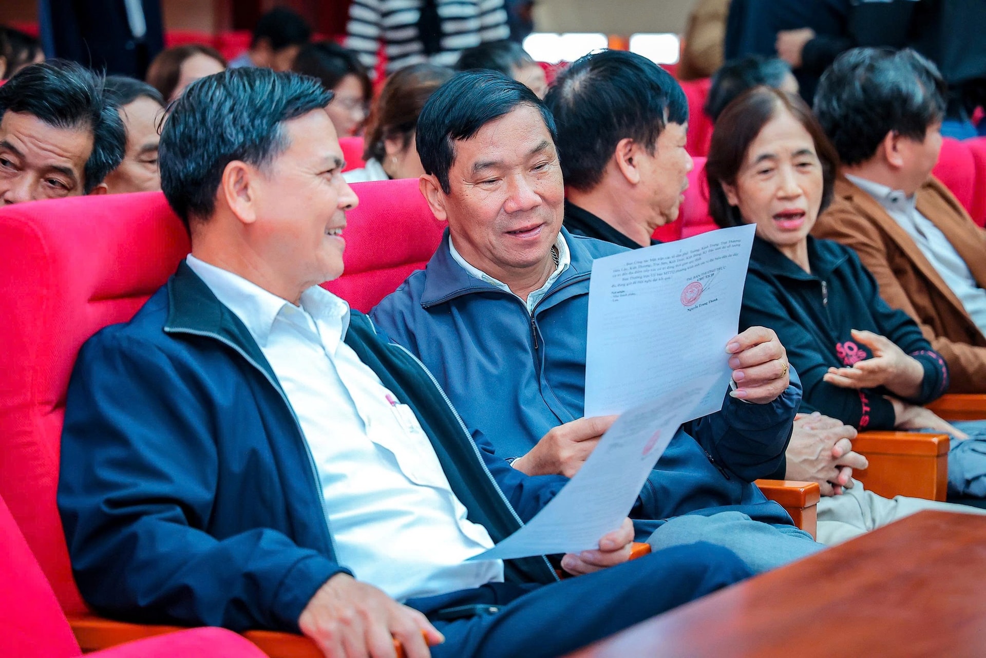 Ứng cử viên ĐBQH Vũ Văn Tiến: 'Đi xa bằng tài năng, đi bền bằng tình nghĩa và cội nguồn'- Ảnh 3. Ứng cử viên ĐBQH Vũ Văn Tiến: 'Đi xa bằng tài năng, đi bền bằng tình nghĩa và cội nguồn'- Ảnh 3.