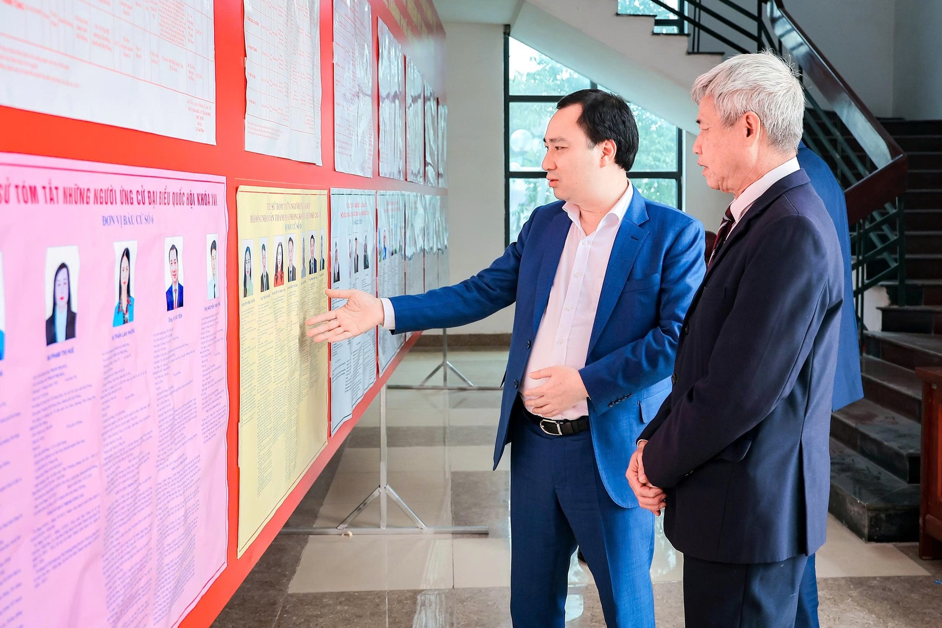 Ứng cử viên ĐBQH Vũ Văn Tiến: 'Đi xa bằng tài năng, đi bền bằng tình nghĩa và cội nguồn'- Ảnh 4. Ứng cử viên ĐBQH Vũ Văn Tiến: 'Đi xa bằng tài năng, đi bền bằng tình nghĩa và cội nguồn'- Ảnh 4.