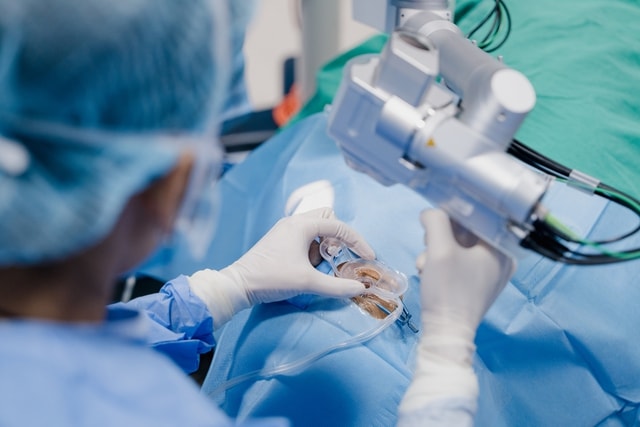 Xu hướng ghép giác mạc lớp chọn lọc bằng laser- Ảnh 2.