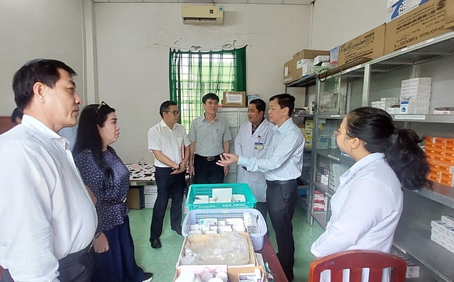 Thứ trưởng Nguyễn Tri Thức khảo sát thực tế y tế cơ sở tại Cà Mau- Ảnh 2.