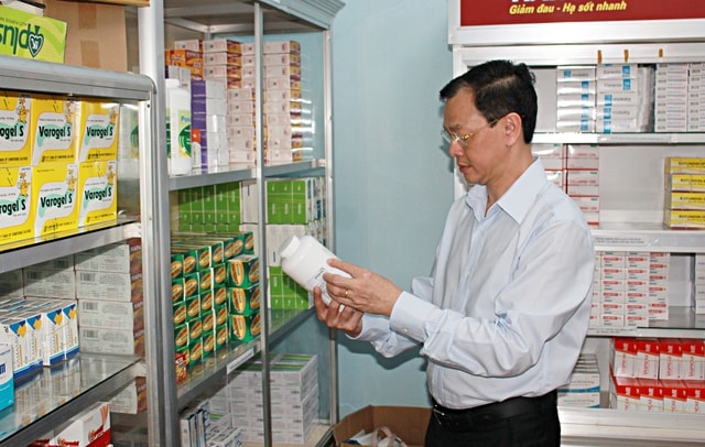 Thứ trưởng Nguyễn Tri Thức khảo sát thực tế y tế cơ sở tại Cà Mau- Ảnh 1.